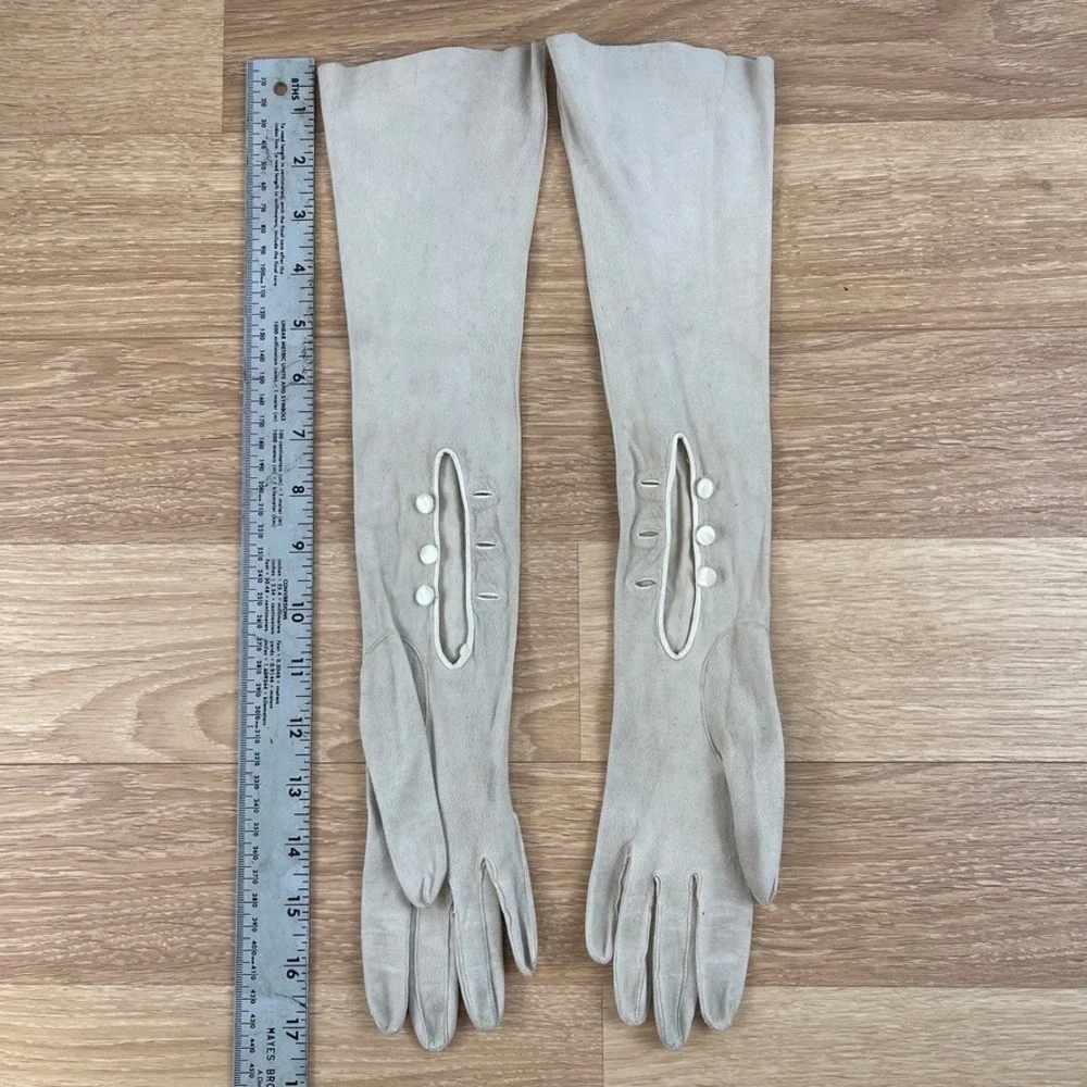 Aris Made in France‎ Cream Suede Opera Length Mousquetaire Gloves Size 6.5